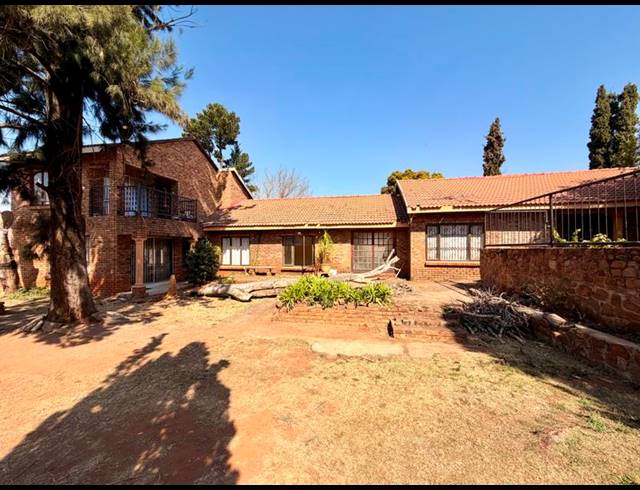 6 BEDROOM HOUSE FOR SALE IN HEUWELOORD